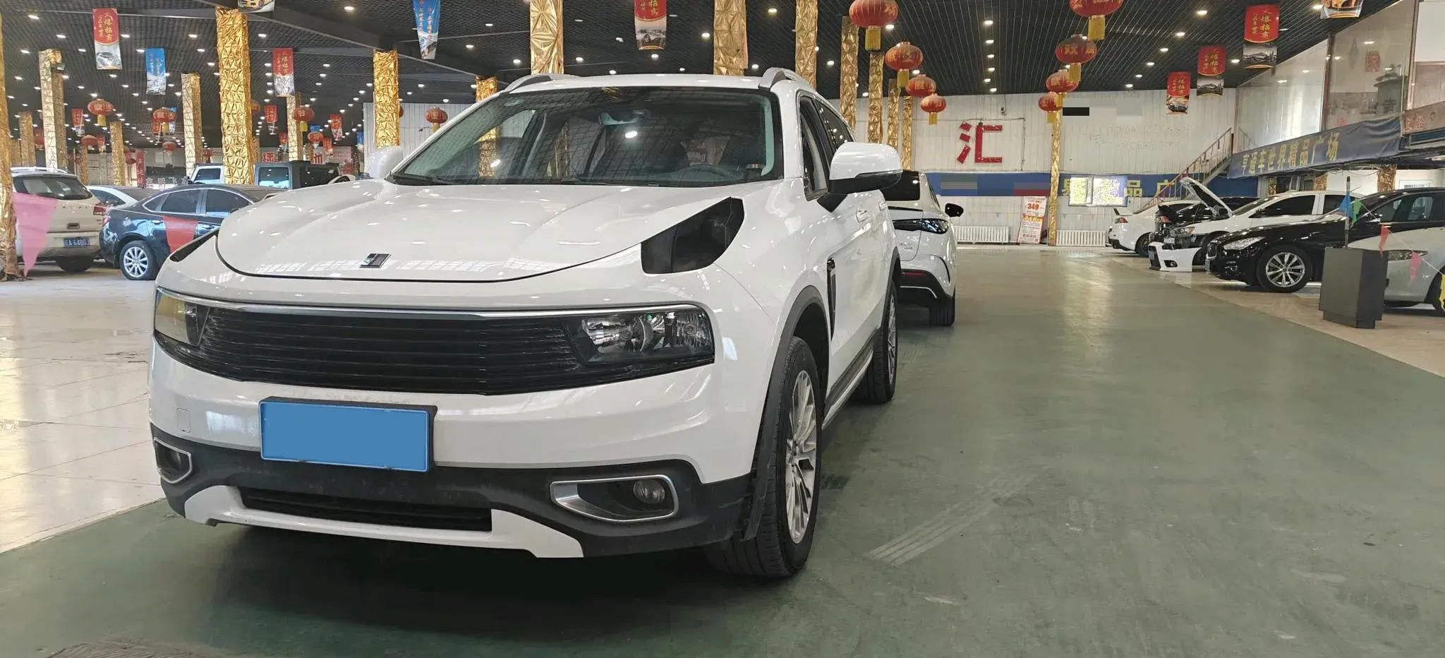 2018 LYNK&CO 01 view 1