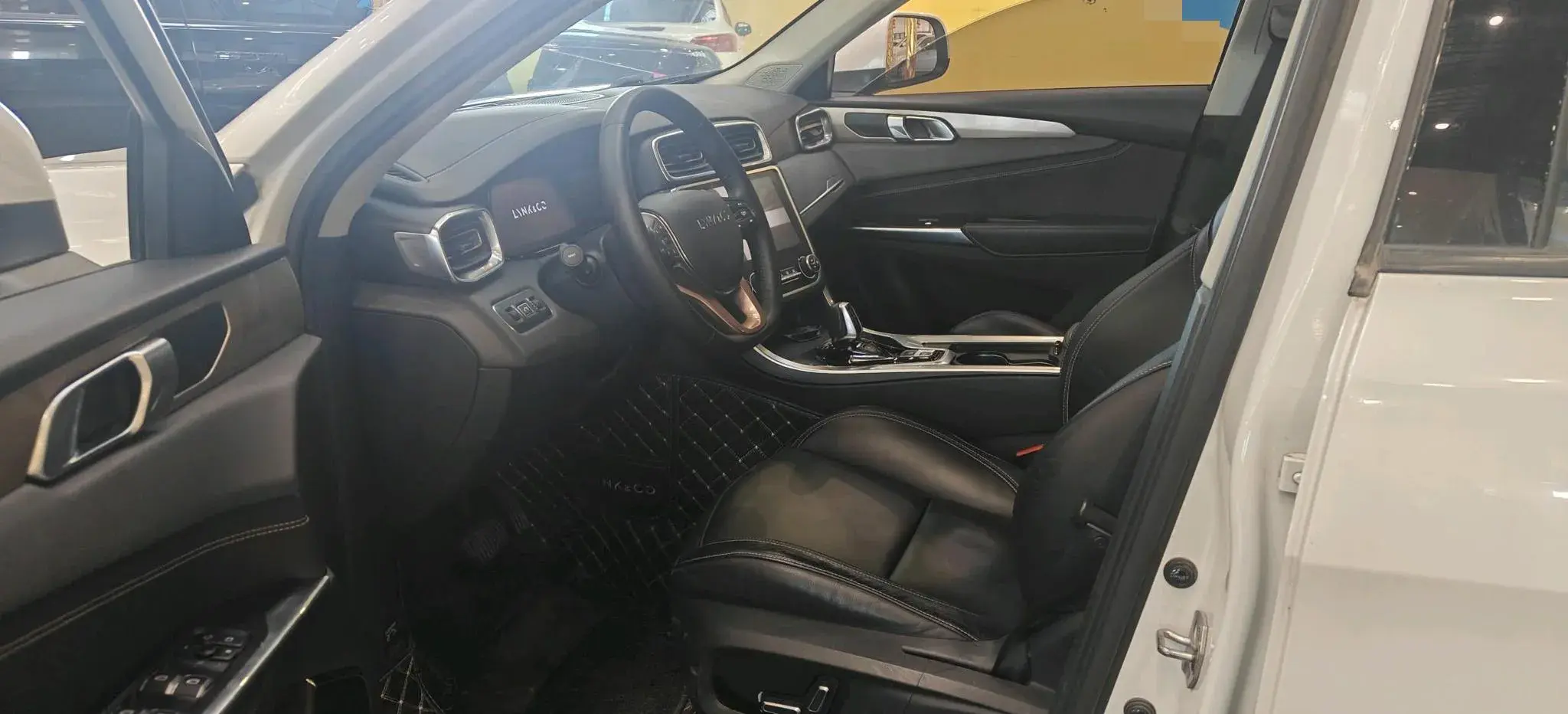 2018 LYNK&CO 01 thumbnail 3