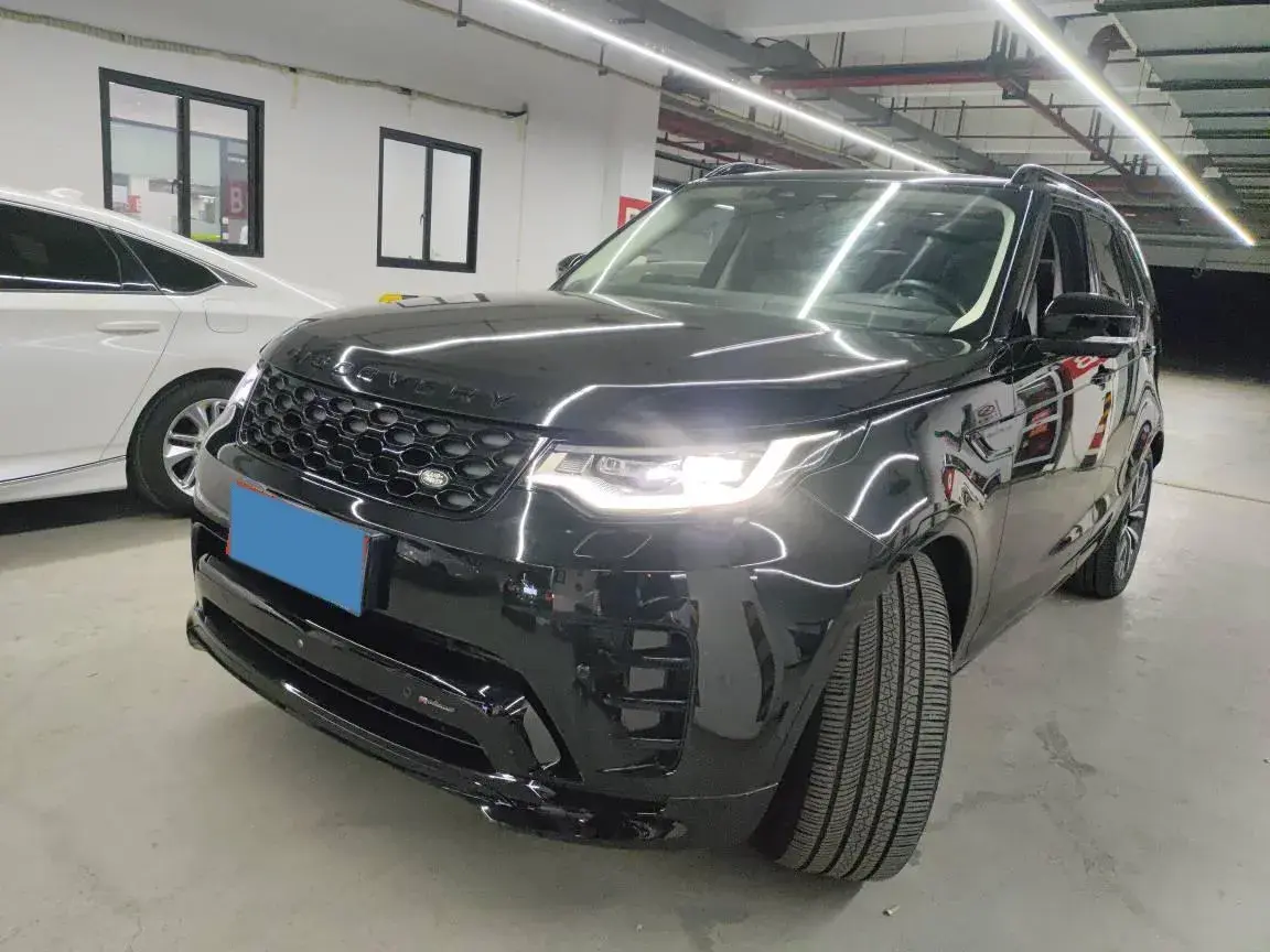 2023 LAND ROVER view 1