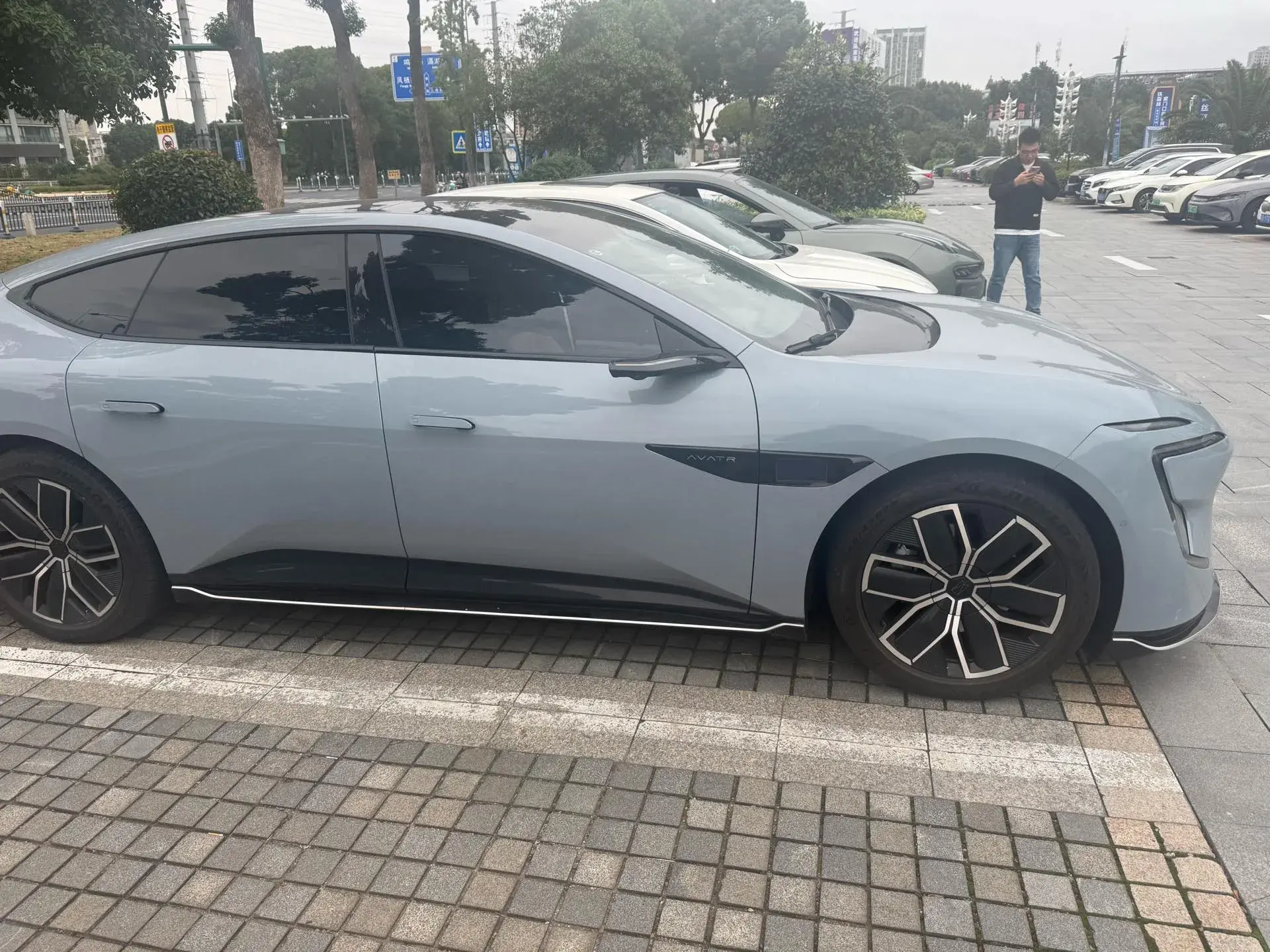 2023 AVATR 12 thumbnail 2