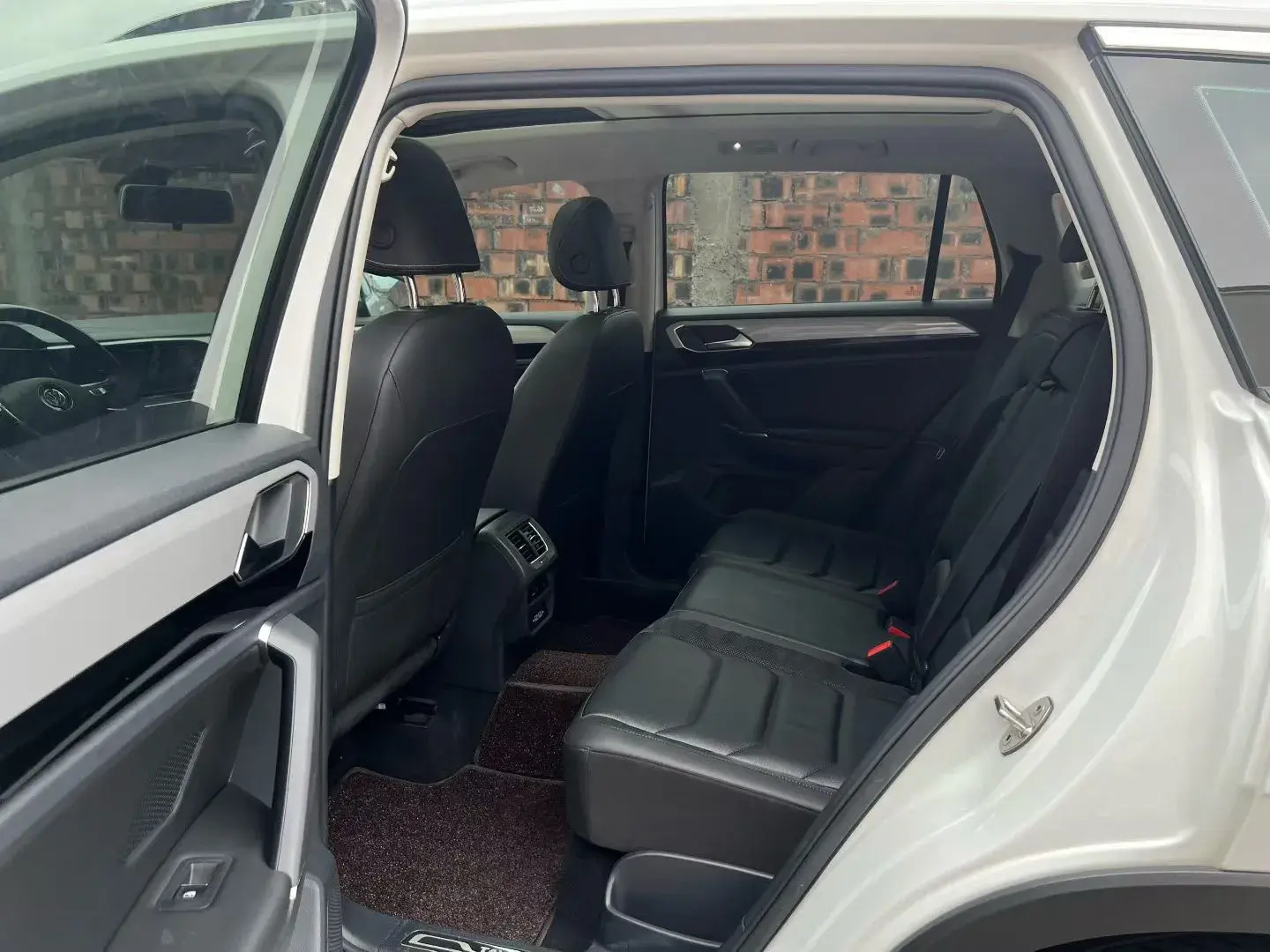 2019 VOLKSWAGEN TAYRON thumbnail 3