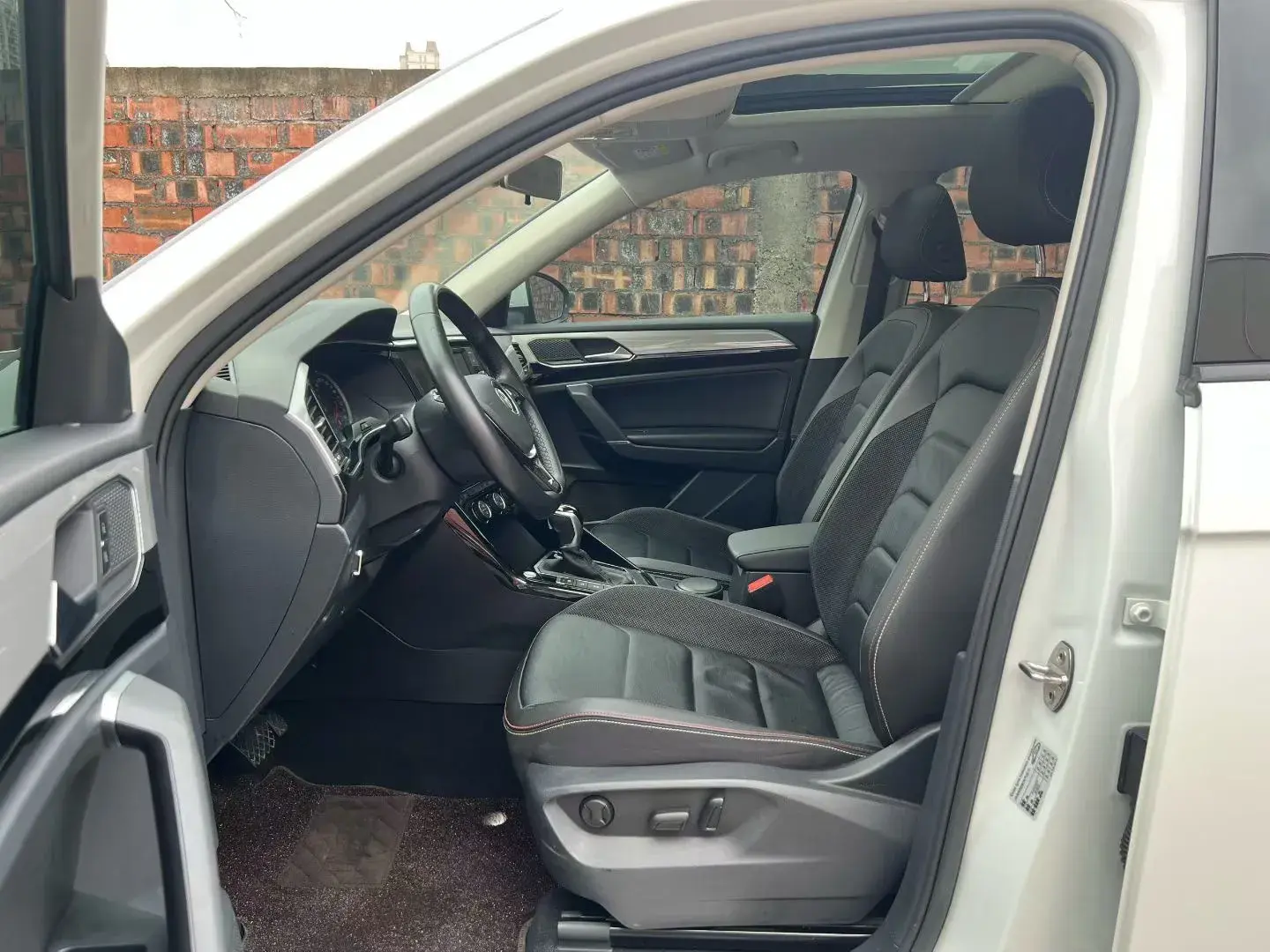 2019 VOLKSWAGEN TAYRON thumbnail 2