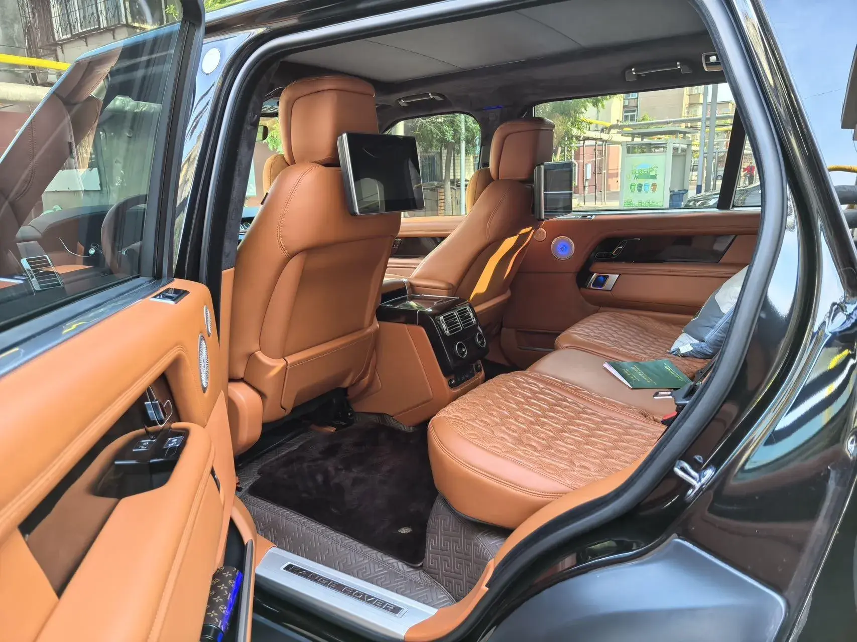 2020 LAND ROVER thumbnail 4