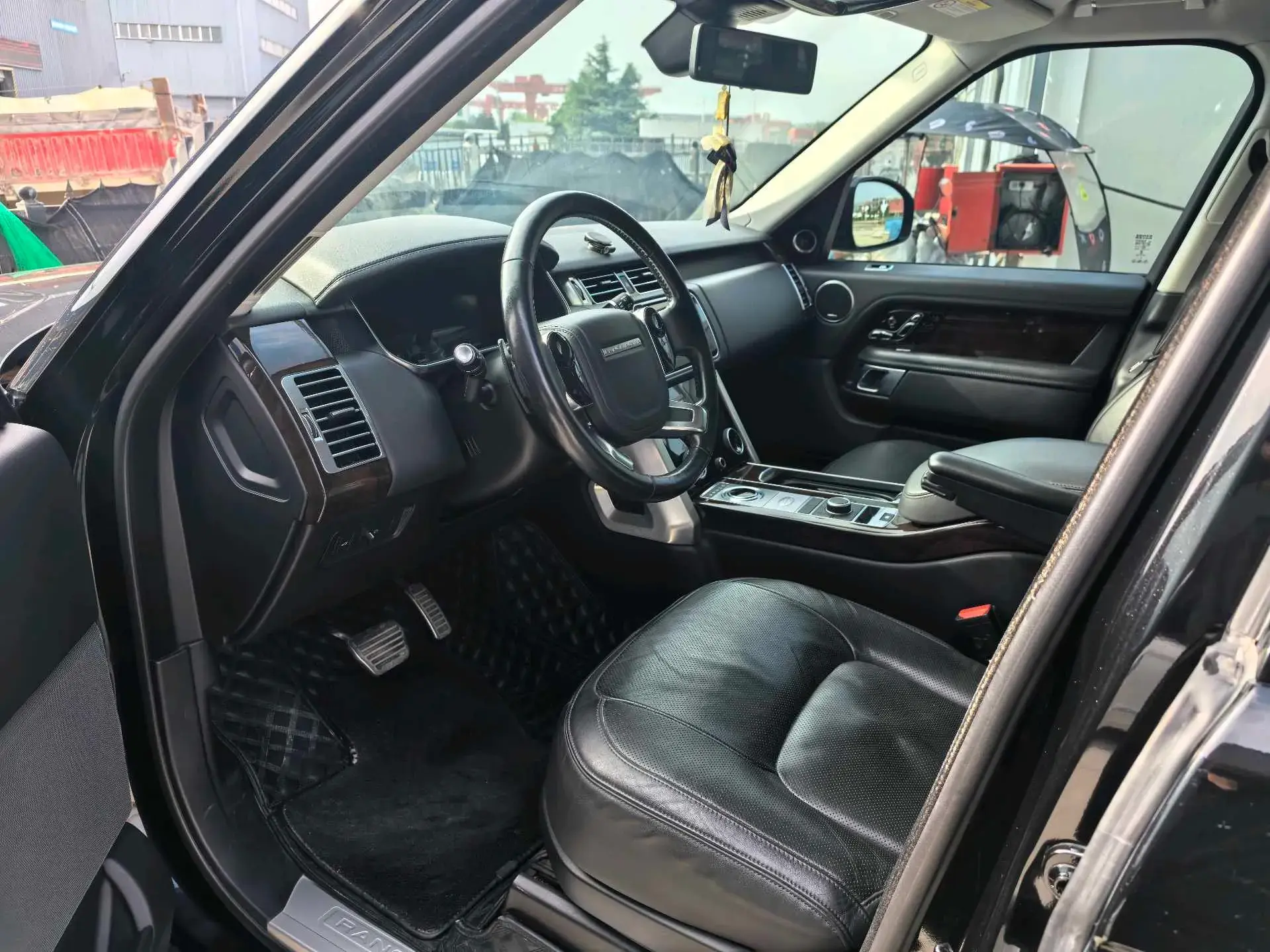 2022 LAND ROVER thumbnail 4