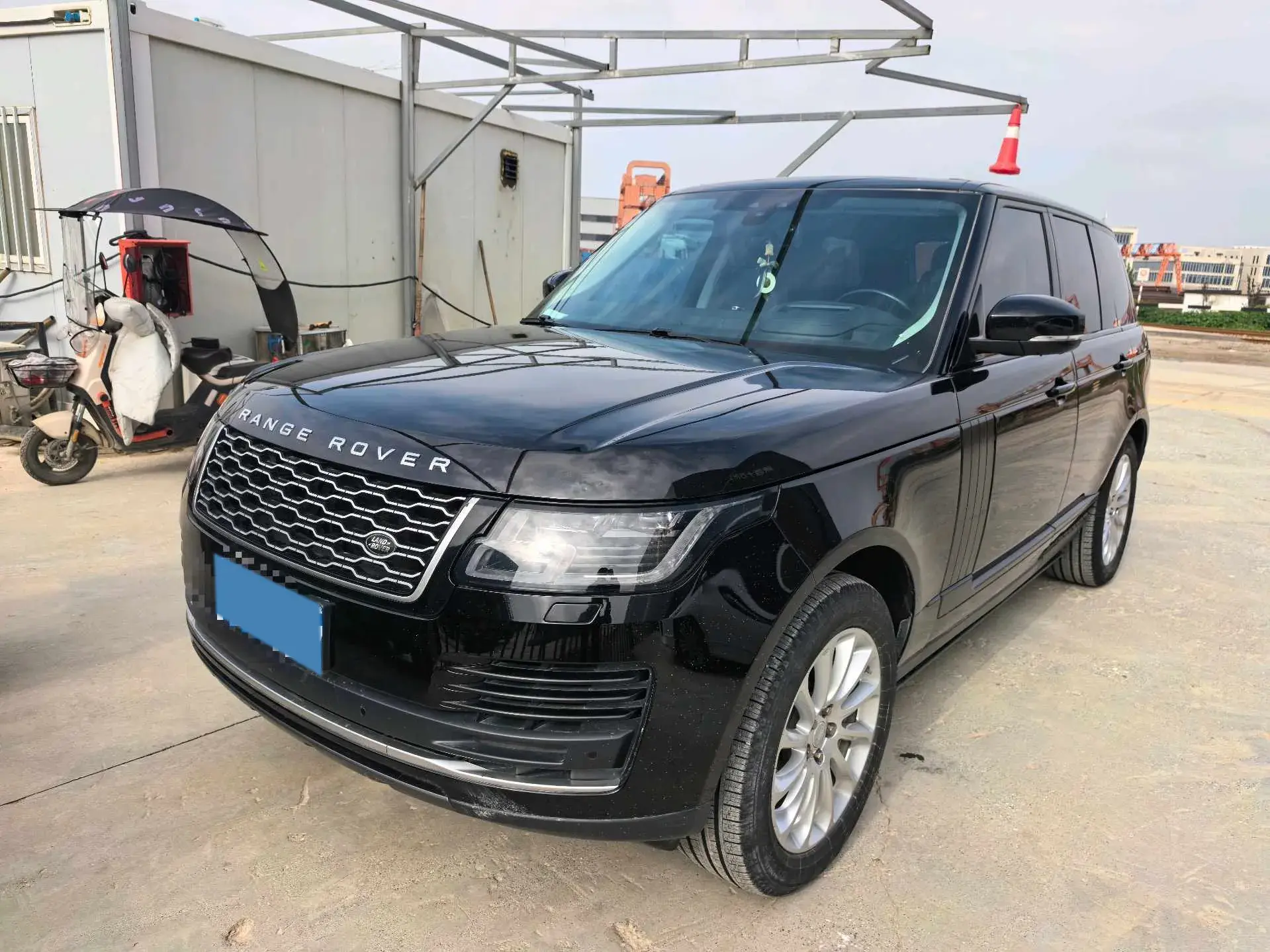 2022 LAND ROVER view 1