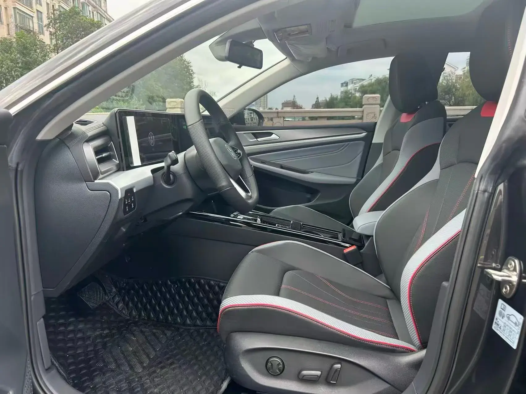 2023 VOLKSWAGEN LAMANDO thumbnail 4