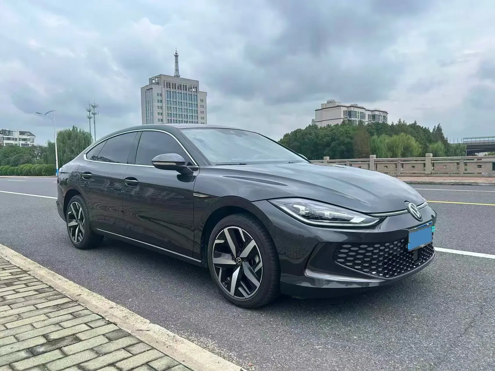 2023 VOLKSWAGEN LAMANDO thumbnail 2