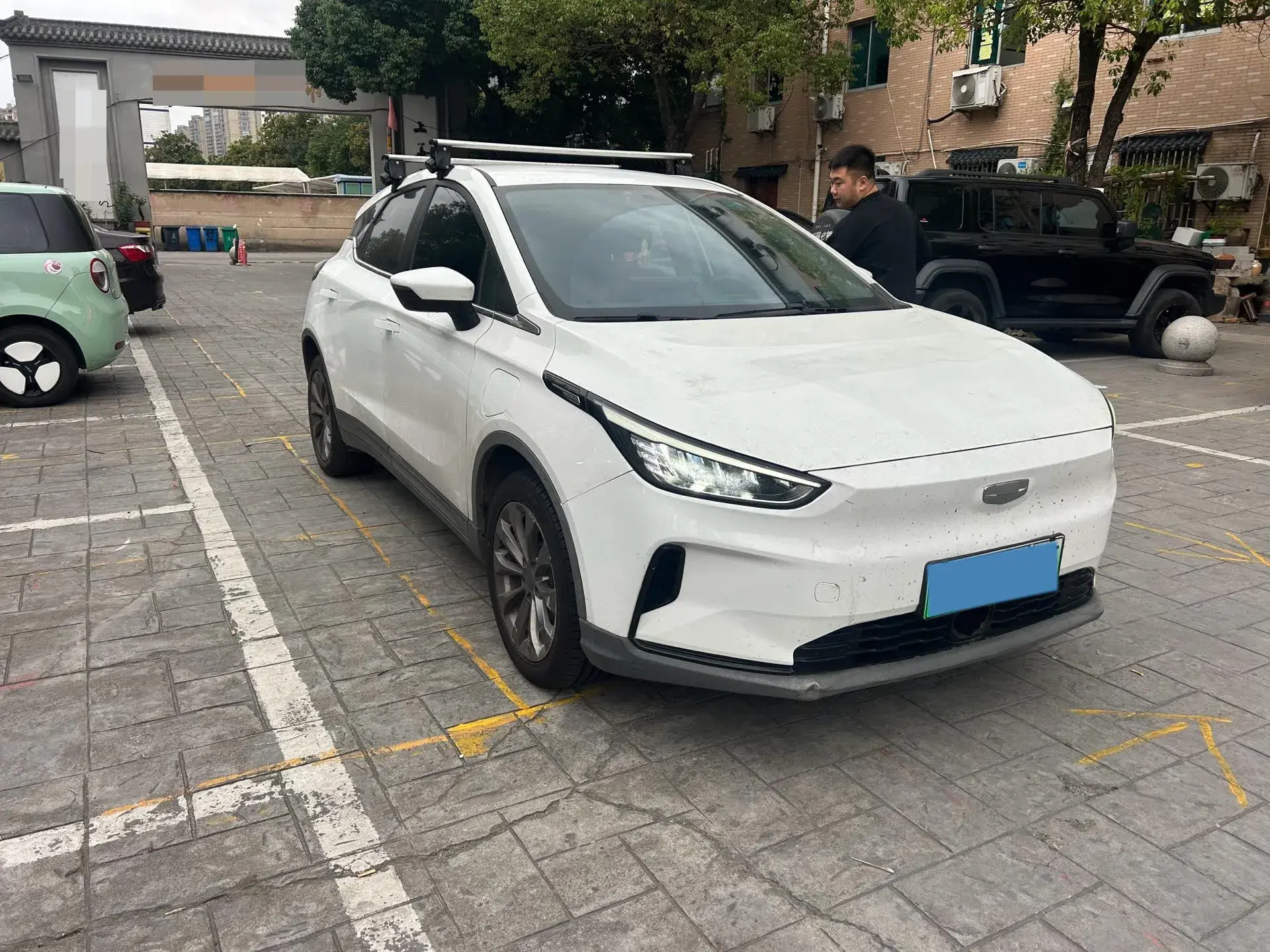 2022 GEOMETRY C thumbnail 3