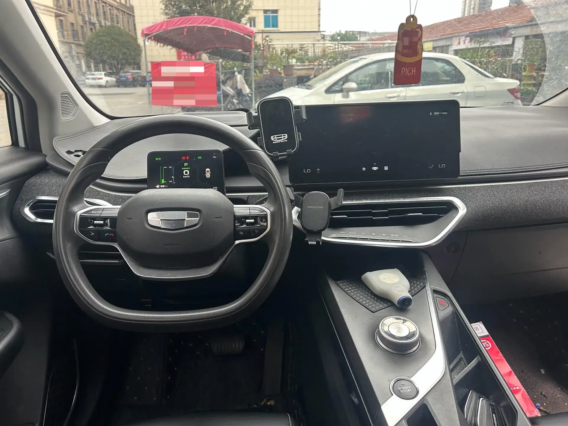 2022 GEOMETRY C thumbnail 4