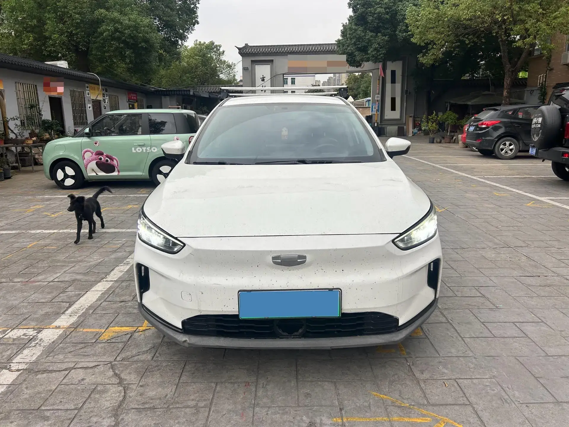 2022 GEOMETRY C thumbnail 2