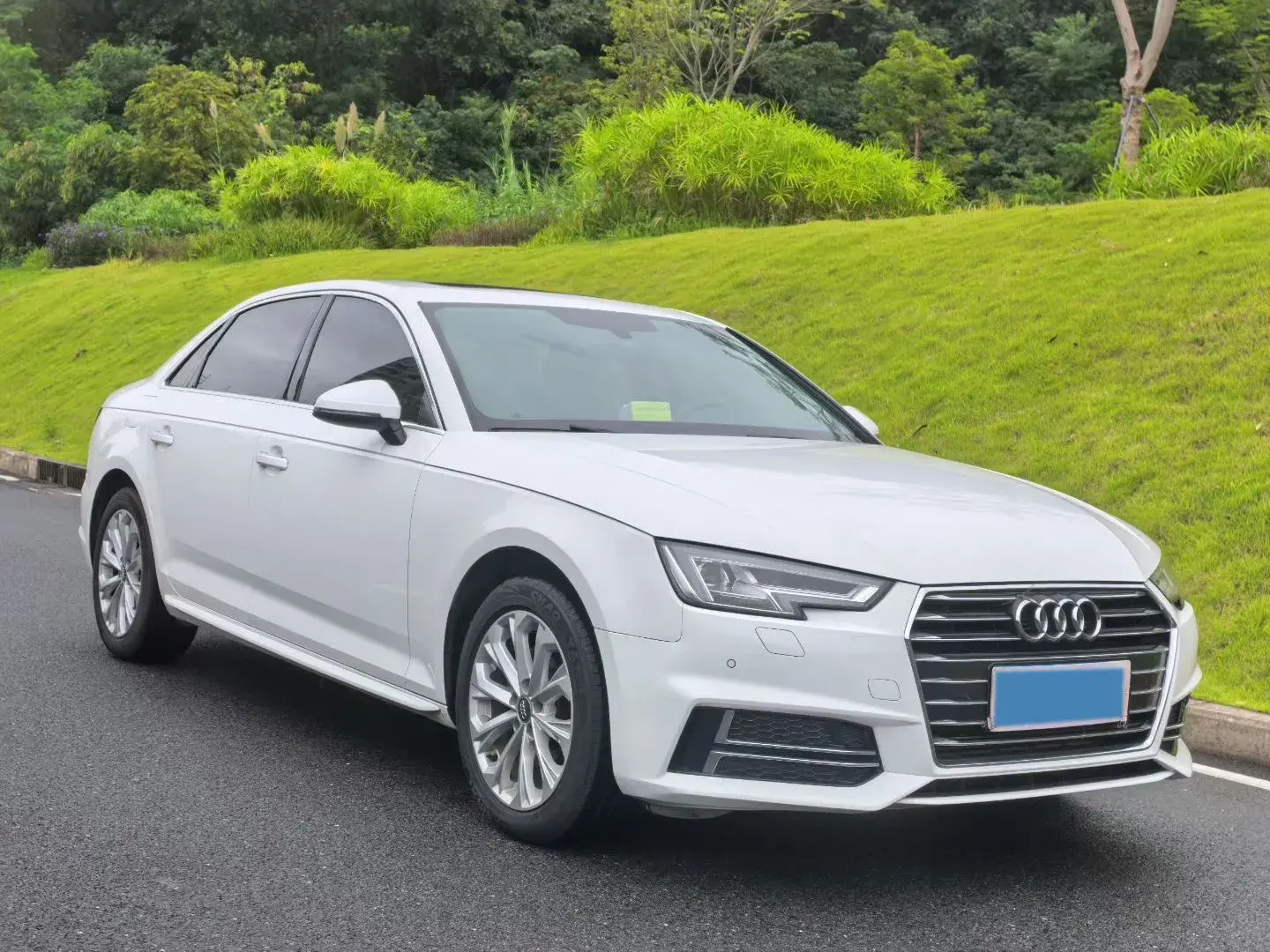 2019 AUDI A4L thumbnail 2