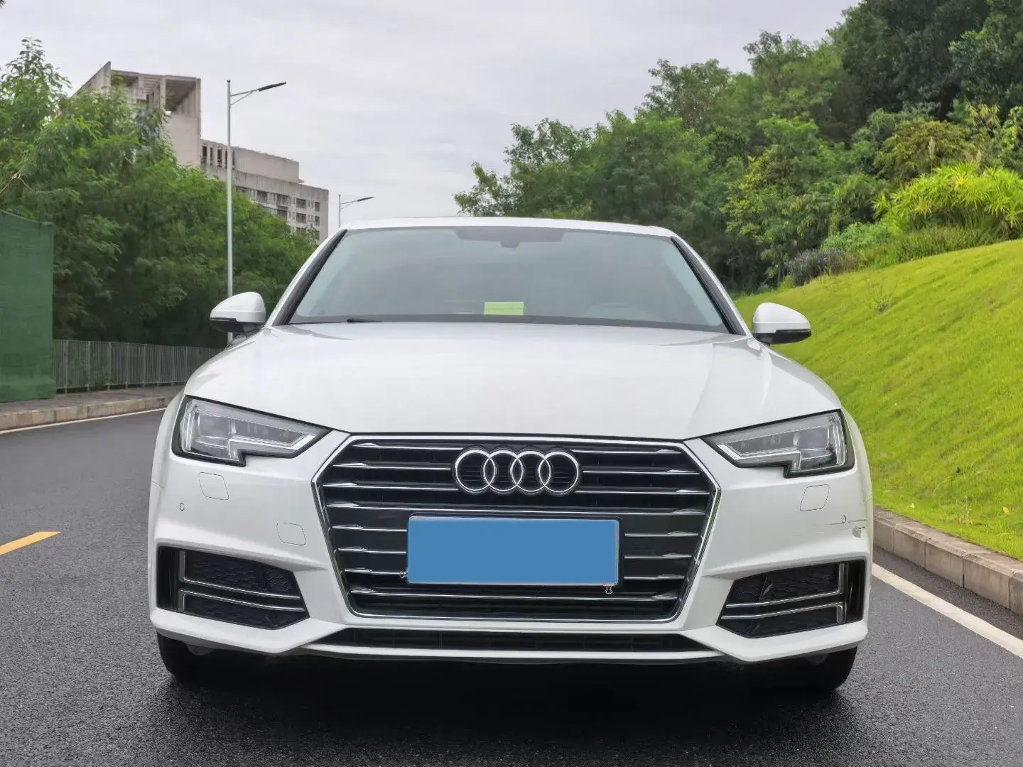 2019 AUDI A4L thumbnail 3