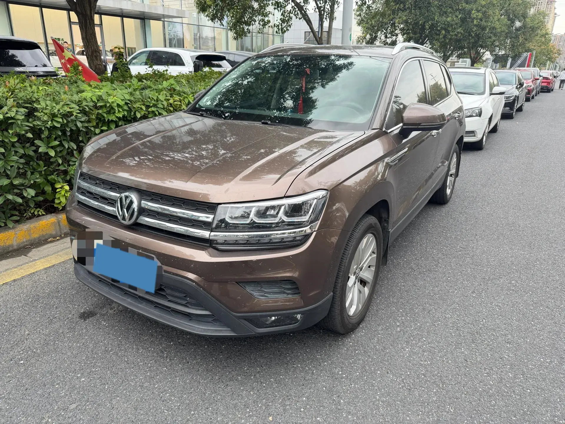 2019 VOLKSWAGEN THARU view 1