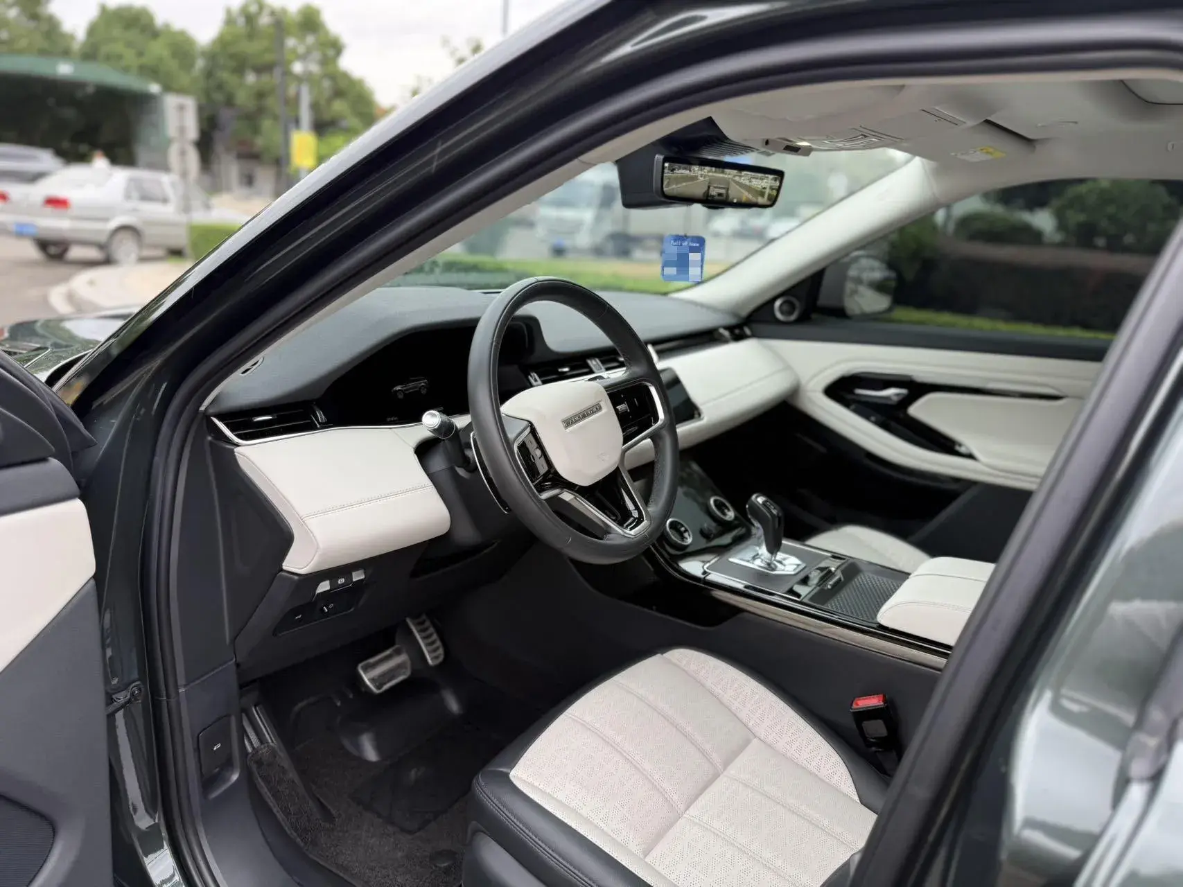 2021 LAND ROVER thumbnail 4