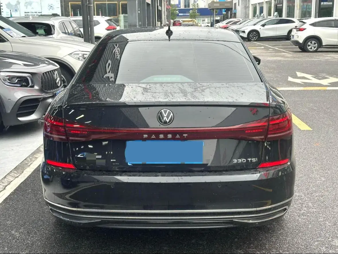 2023 VOLKSWAGEN PASSAT thumbnail 3