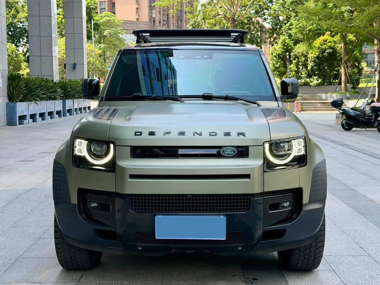 2022 LAND ROVER thumbnail 2