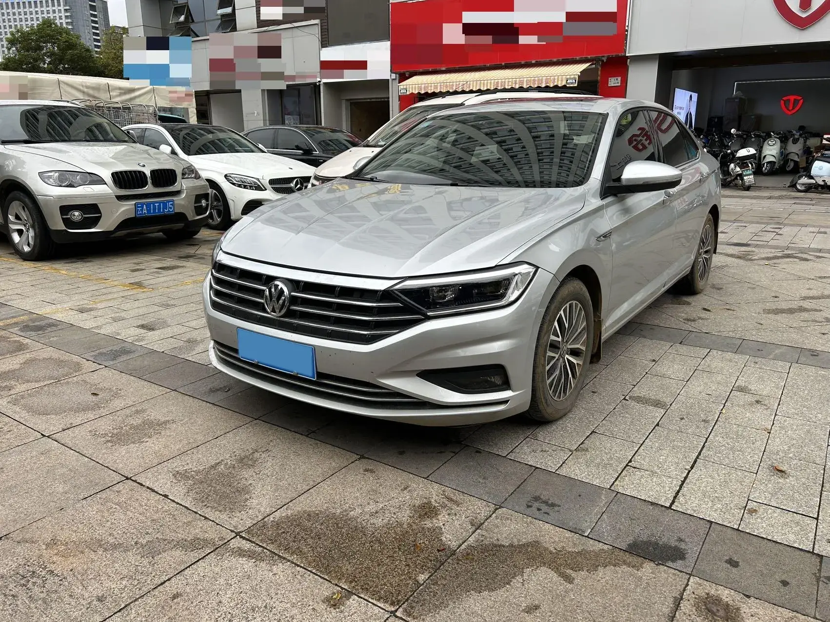 2019 VOLKSWAGEN SAGITAR view 1