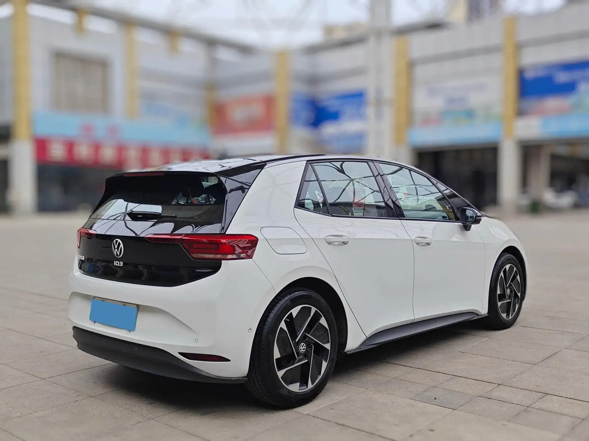 2025 VOLKSWAGEN ID.3 thumbnail 4