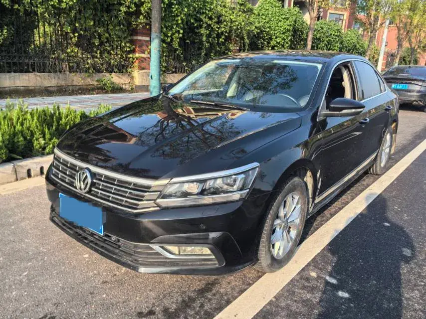 2015 VOLKSWAGEN PASSAT view 1