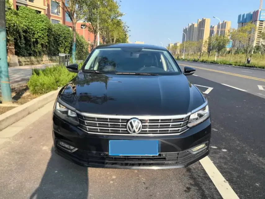 2015 VOLKSWAGEN PASSAT thumbnail 2