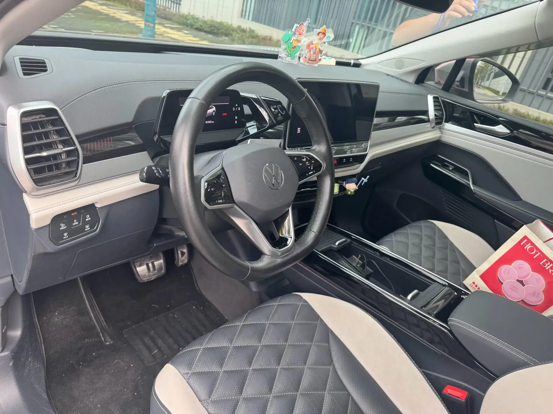 2021 VOLKSWAGEN ID.6 thumbnail 3