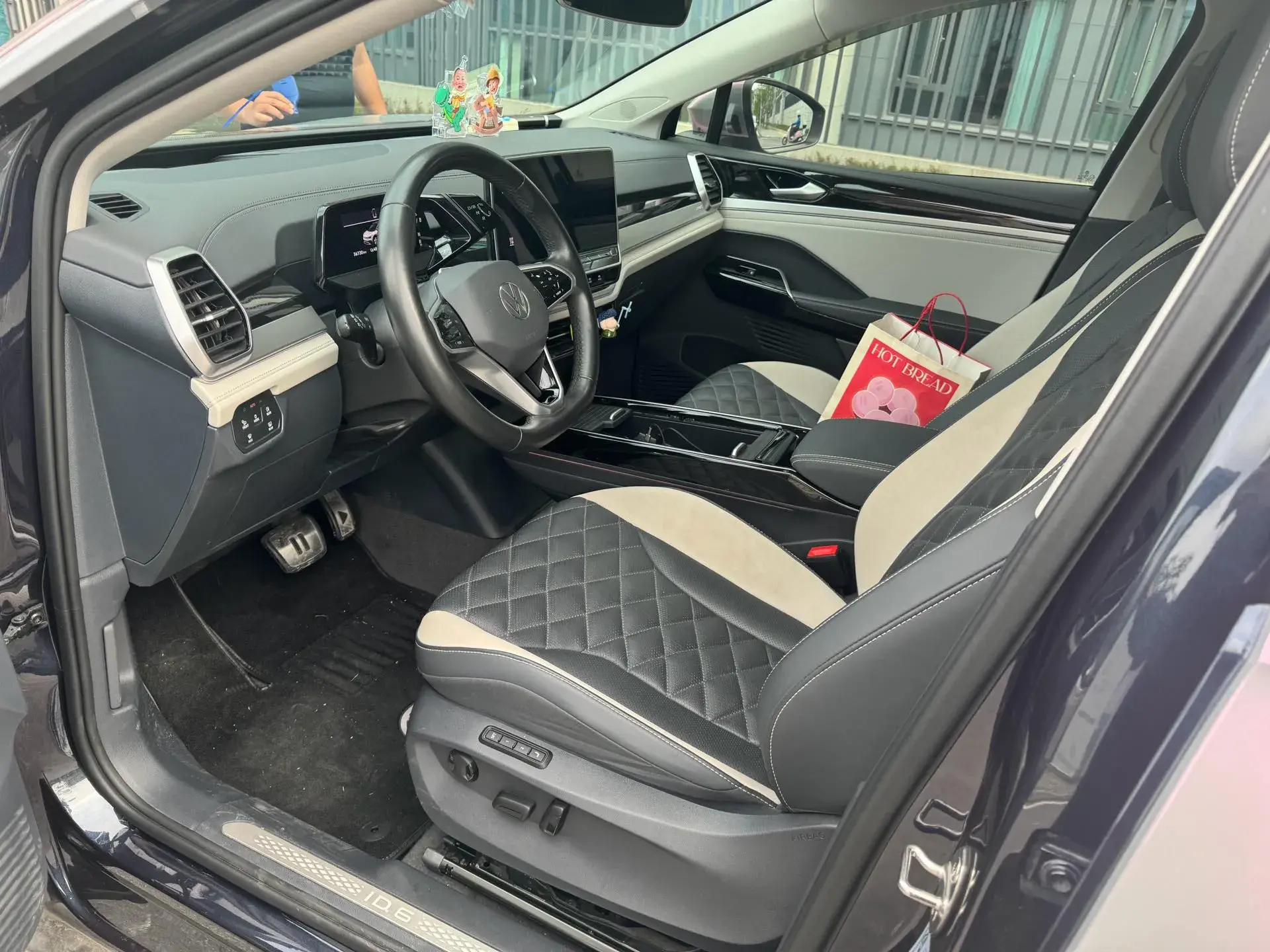 2021 VOLKSWAGEN ID.6 thumbnail 2