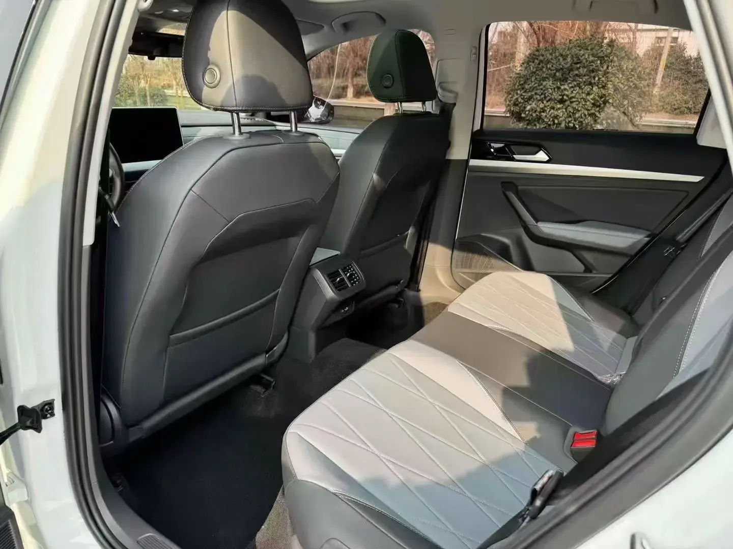 2023 VOLKSWAGEN LAVIDA thumbnail 4