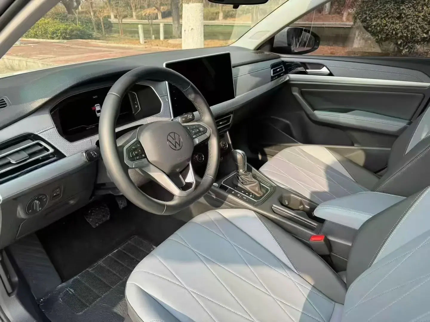 2023 VOLKSWAGEN LAVIDA thumbnail 2