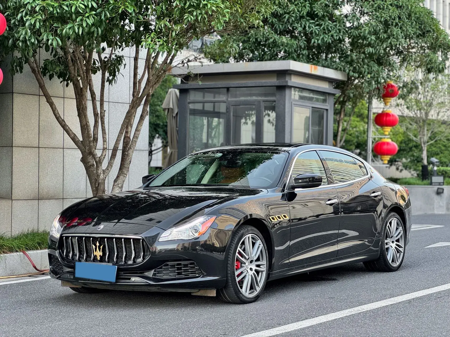 2017 MASERATI QUATTROPORTE view 1