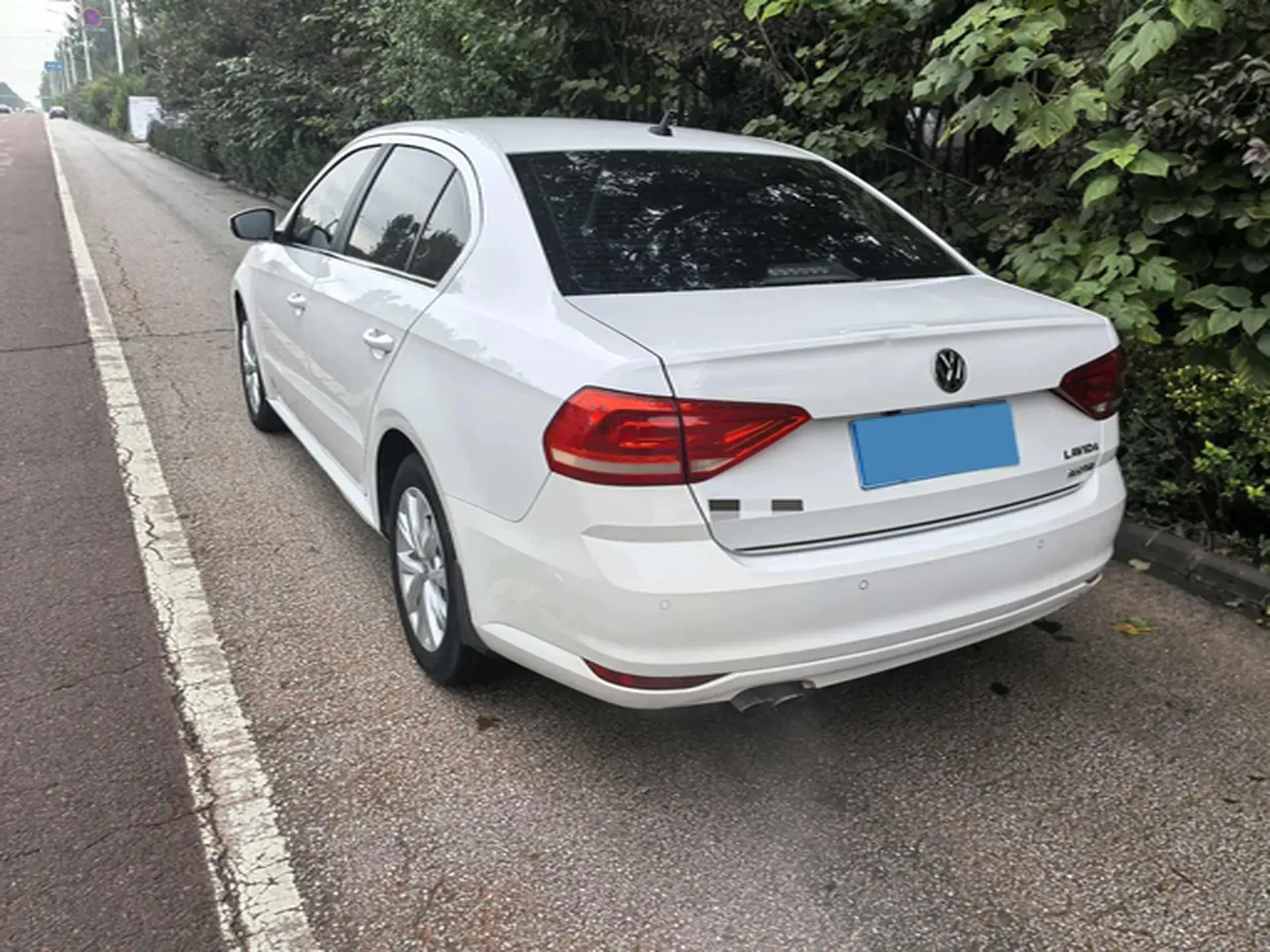 2017 VOLKSWAGEN LAVIDA thumbnail 3