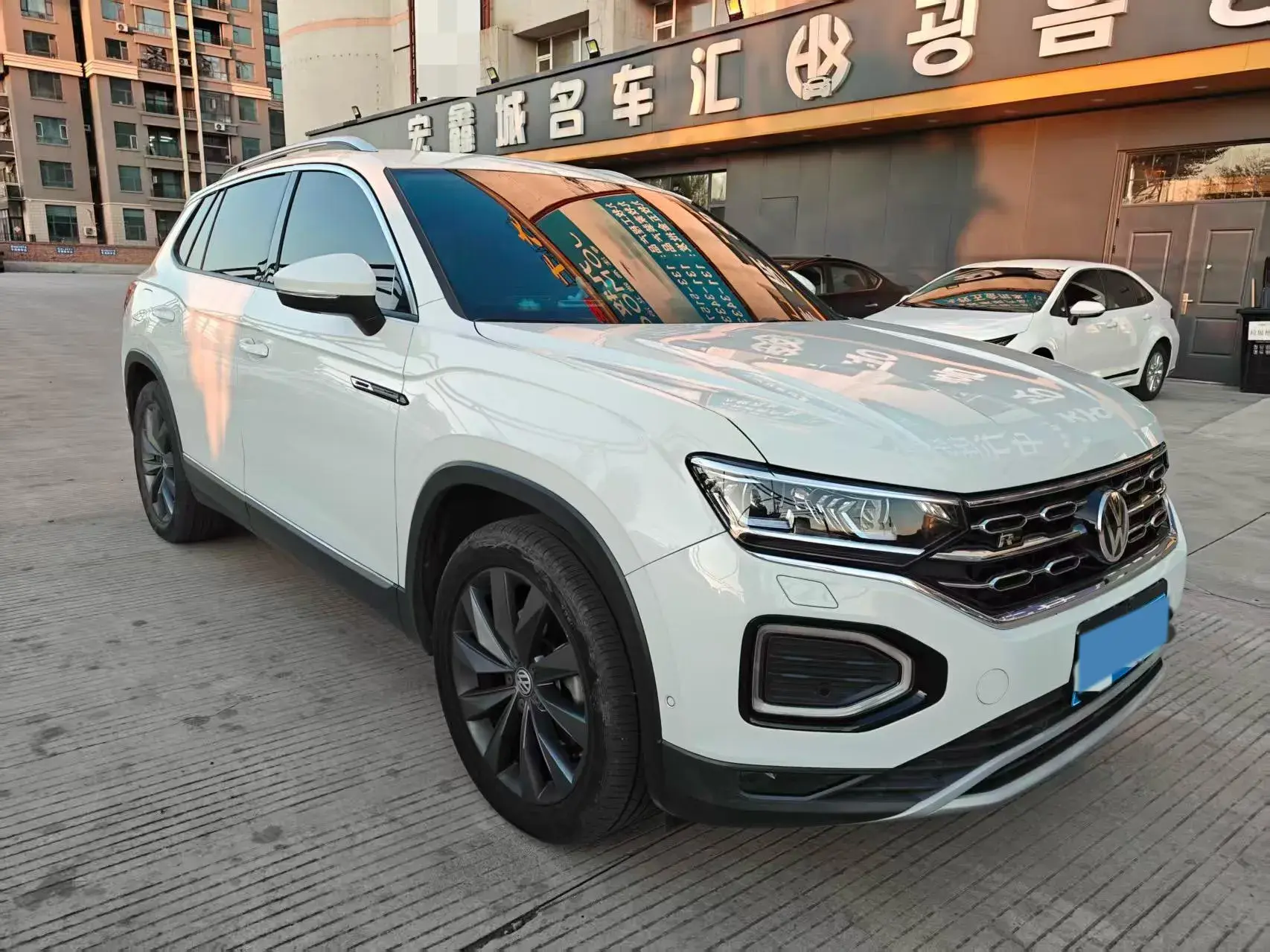 2019 VOLKSWAGEN TAYRON thumbnail 3