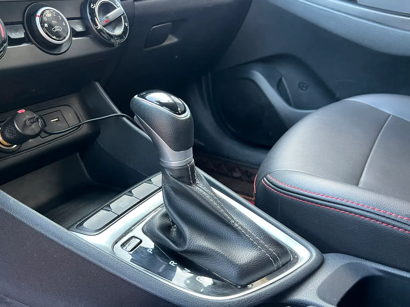 2017 HYUNDAI CELESTA thumbnail 4