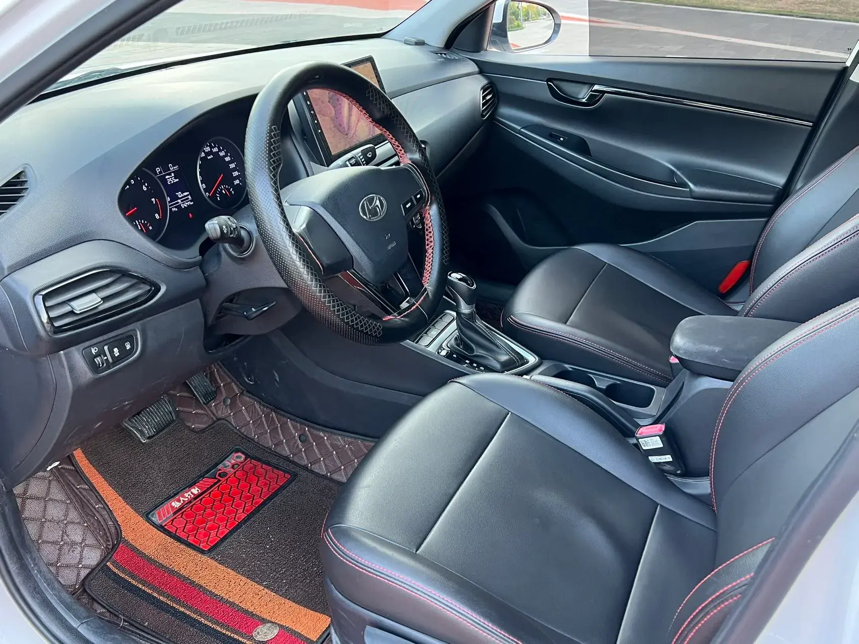 2017 HYUNDAI CELESTA thumbnail 3