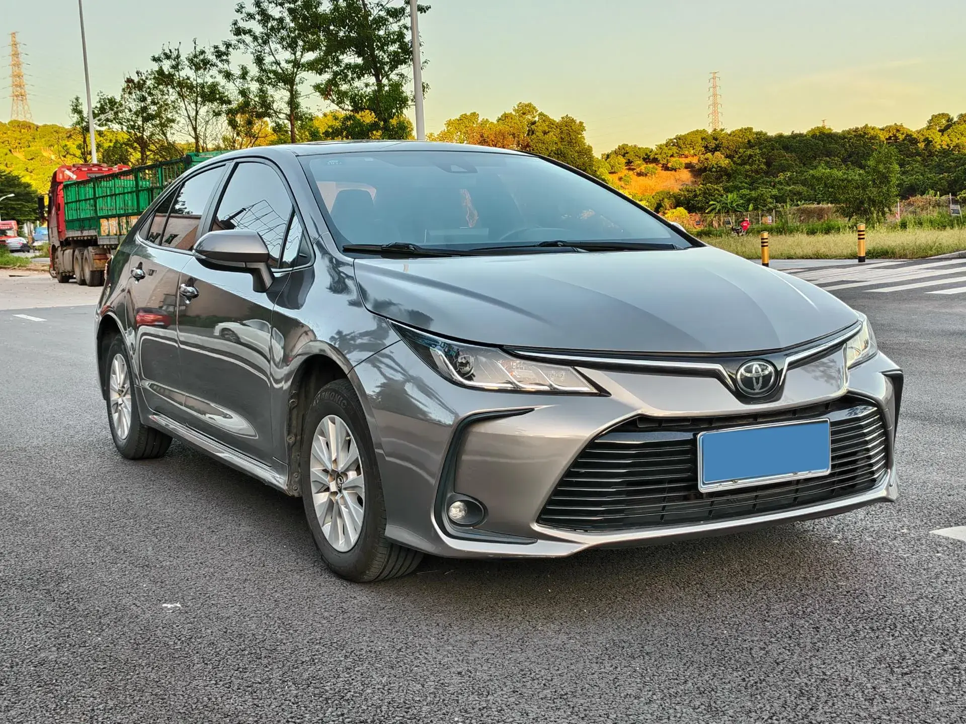 2019 TOYOTA COROLLA thumbnail 3