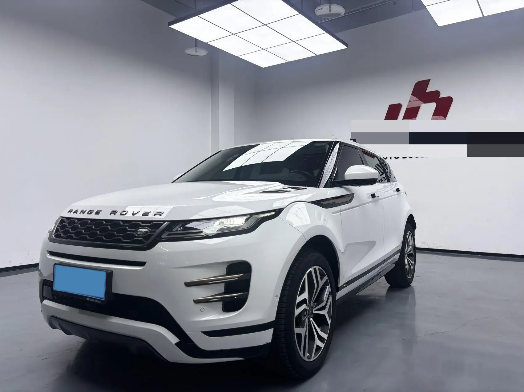 2020 LAND ROVER view 1
