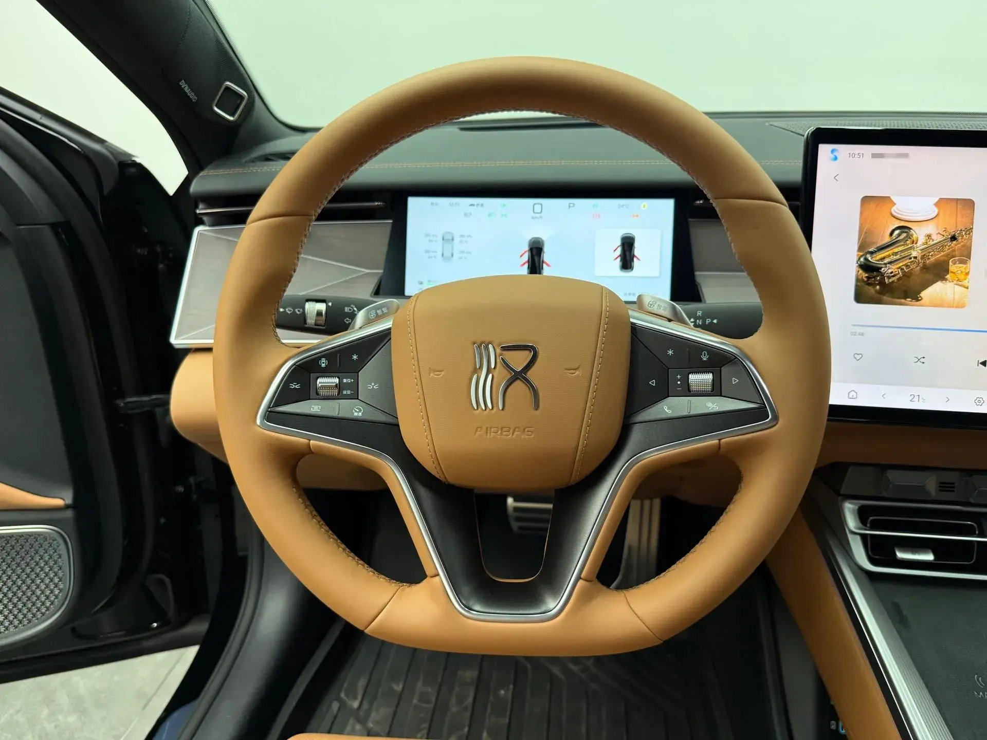 2025 BYD HANL thumbnail 4