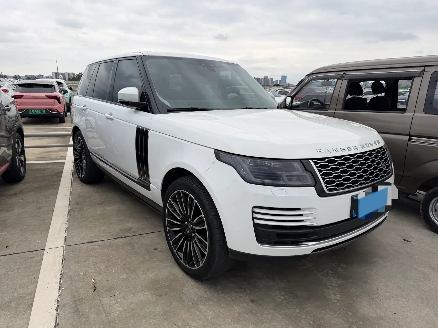 2022 LAND ROVER thumbnail 3
