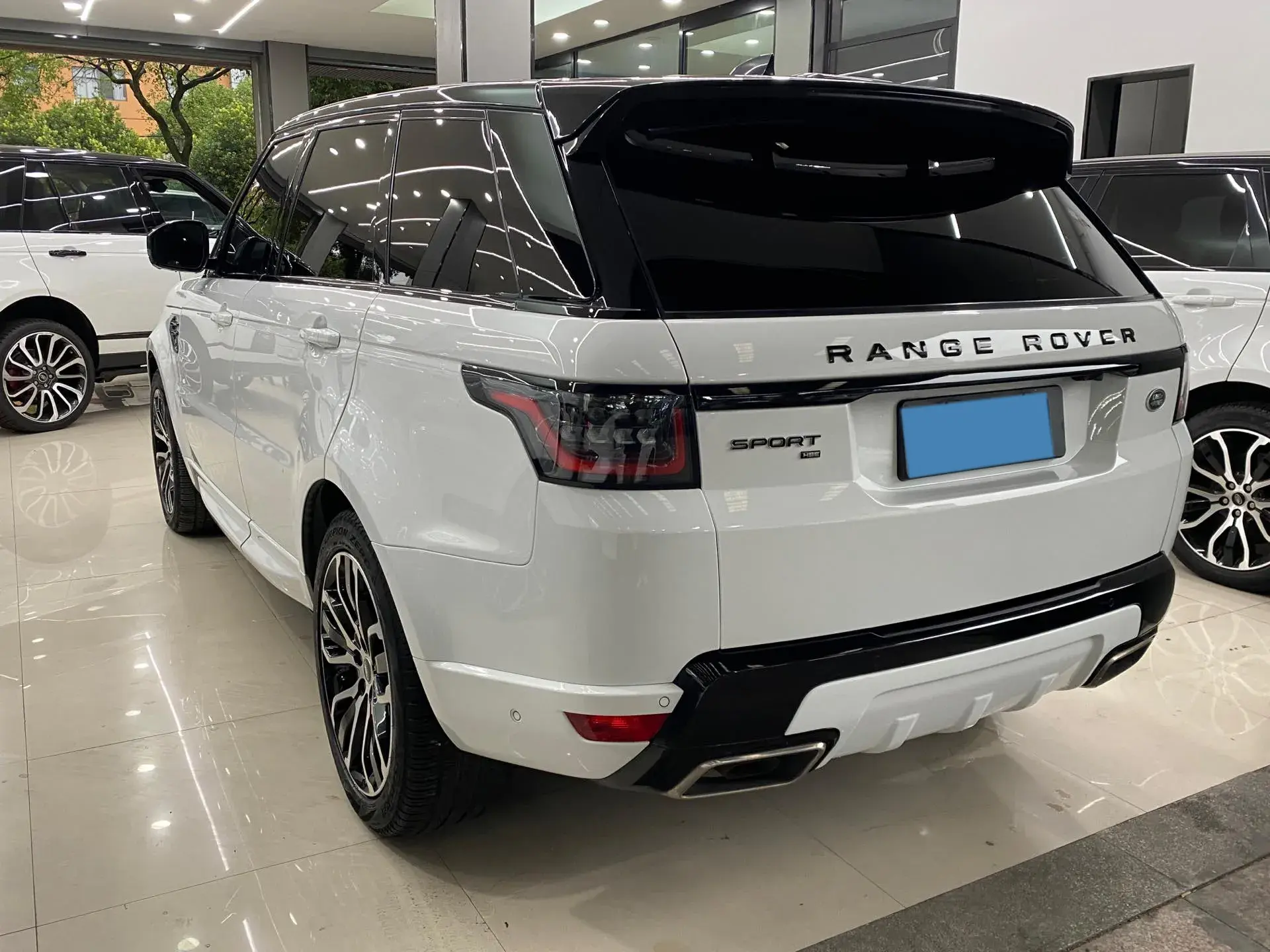 2022 LAND ROVER thumbnail 4