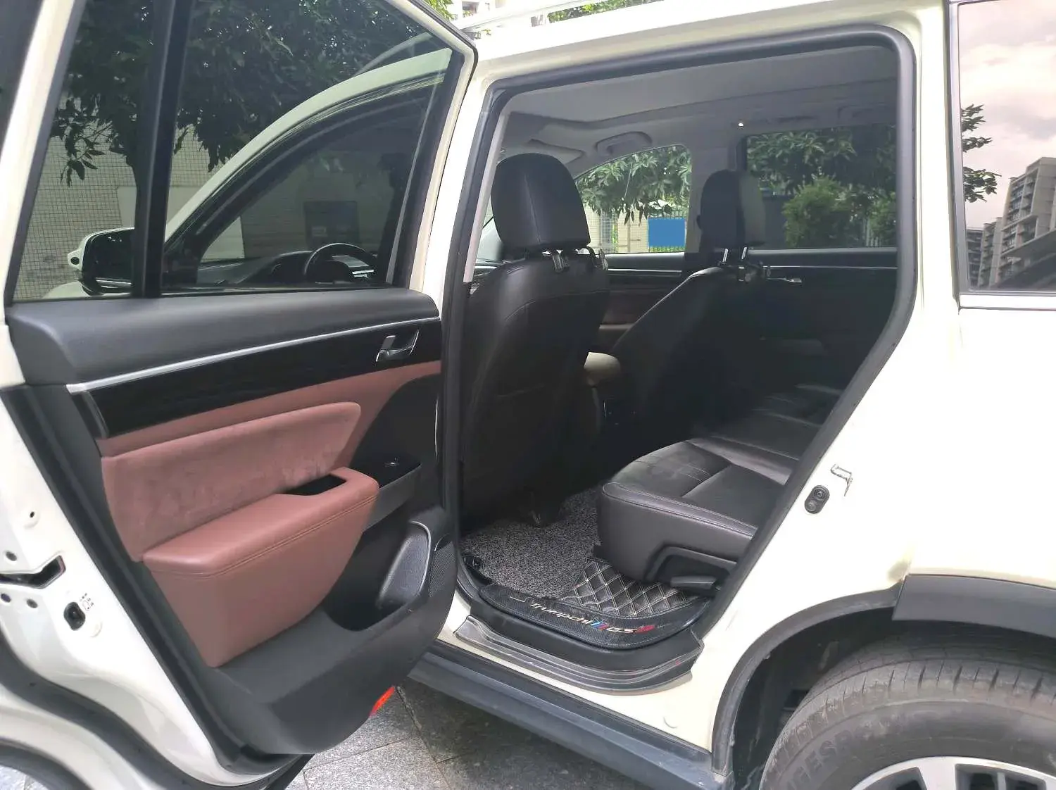 2017 GAC TRUMPCHI thumbnail 3