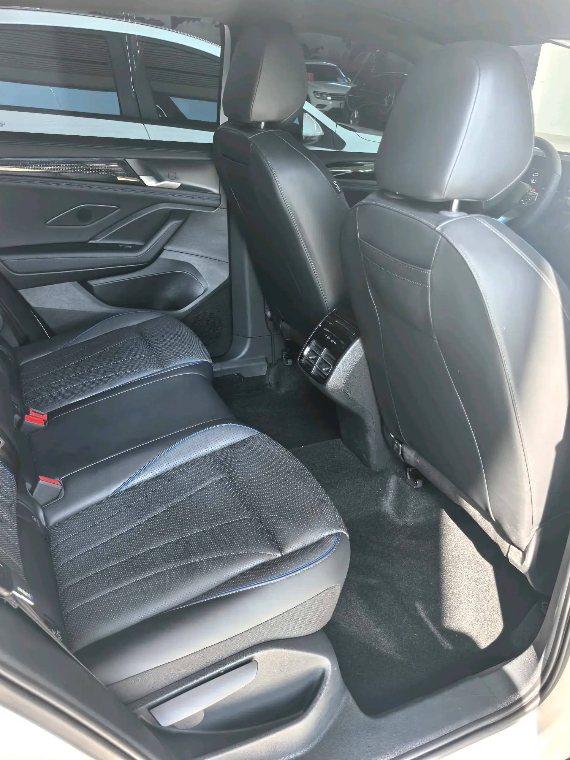 2025 VOLKSWAGEN TIGUAN thumbnail 4