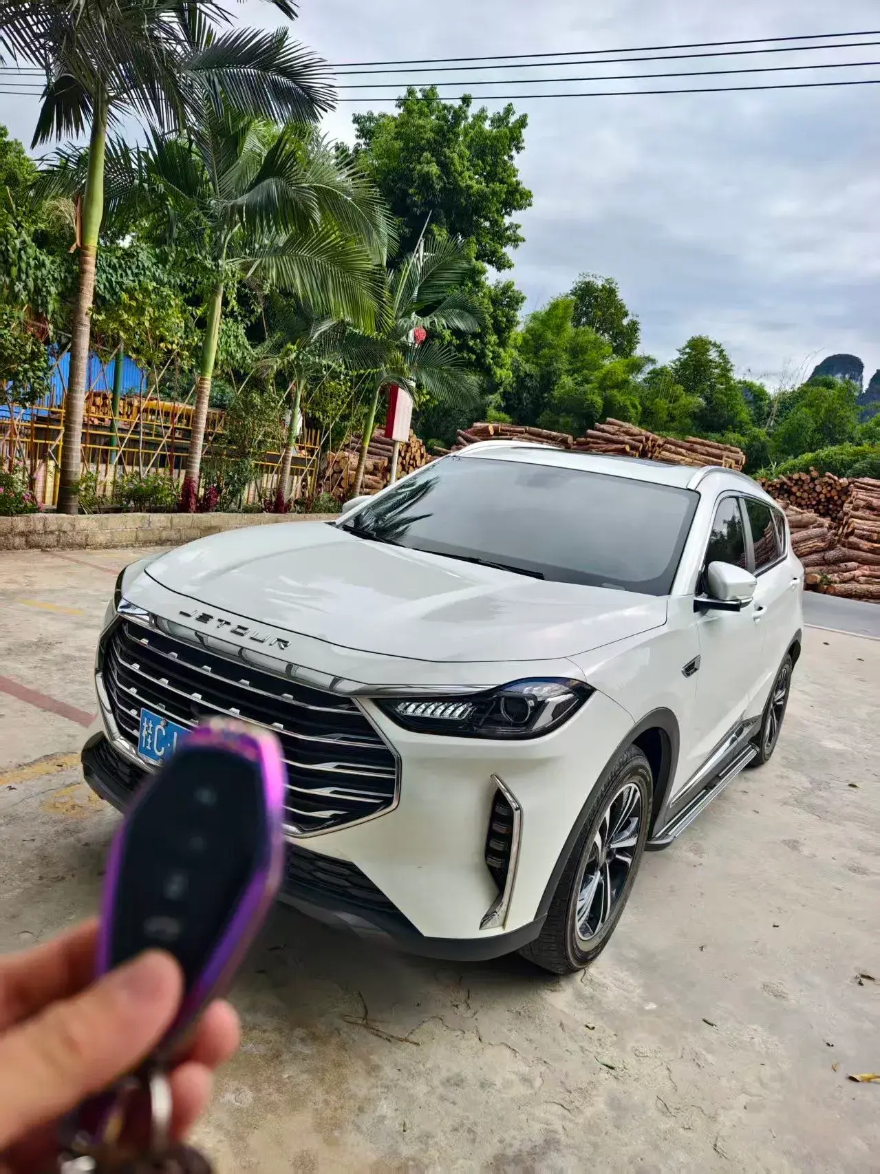 2021 JETOUR X70 view 1