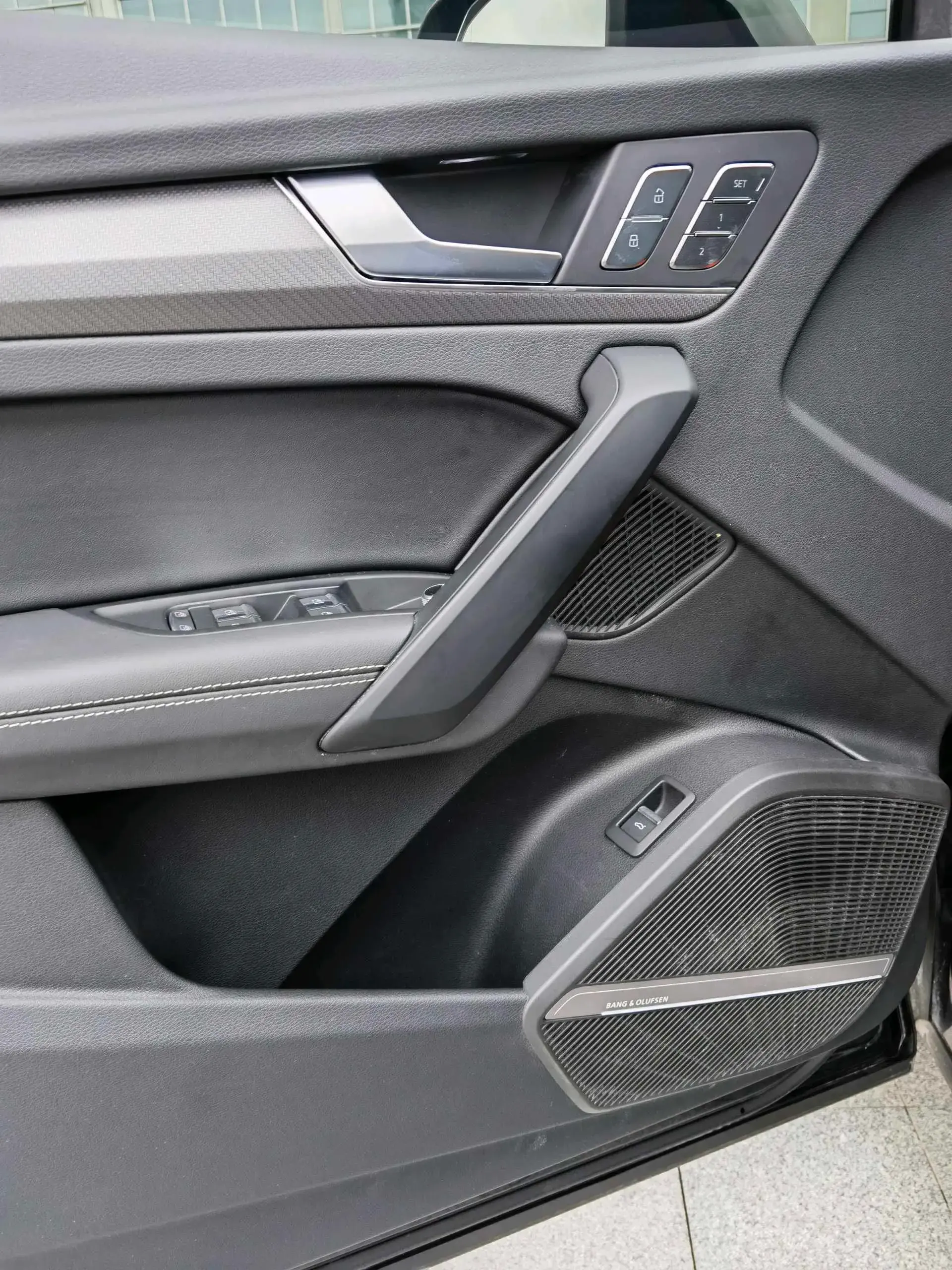 2023 AUDI Q5L thumbnail 4