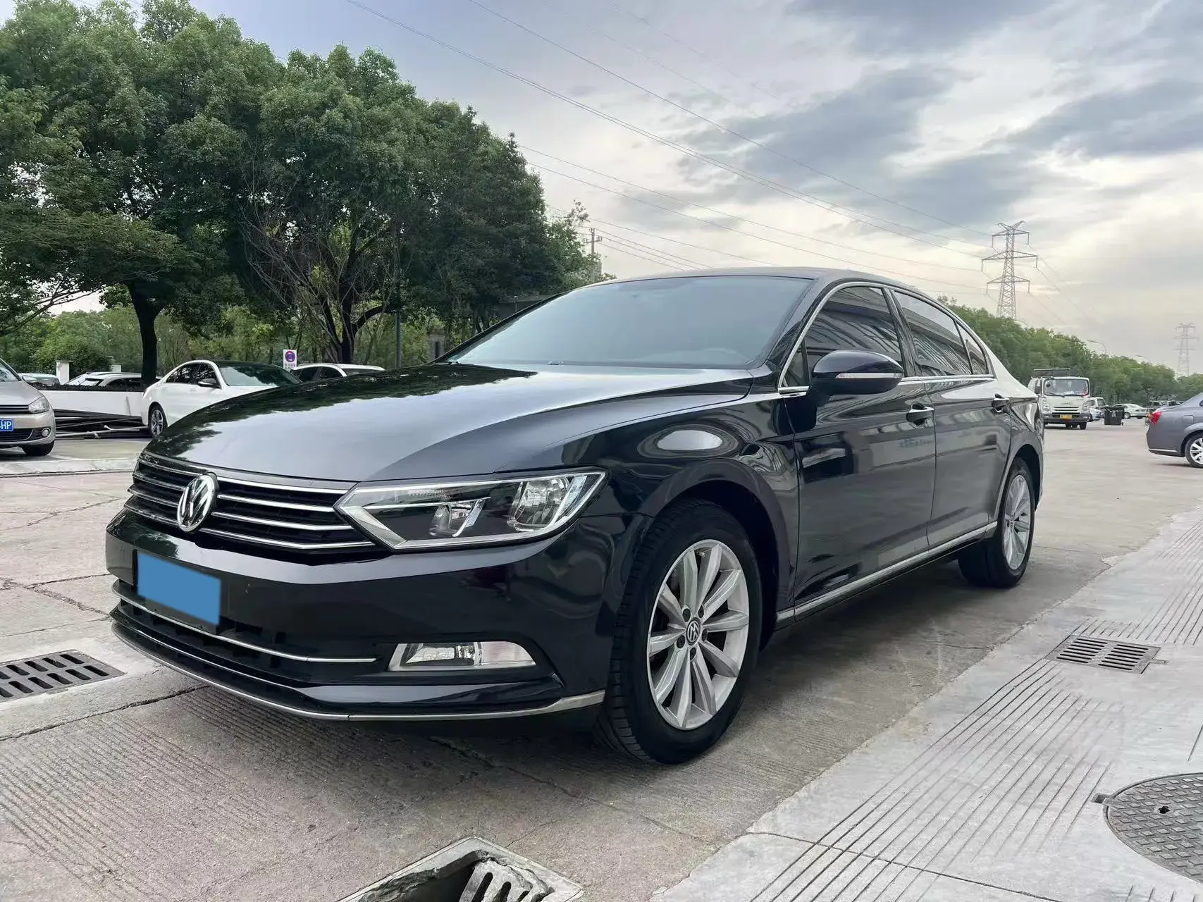 2018 VOLKSWAGEN MAGOTAN view 1