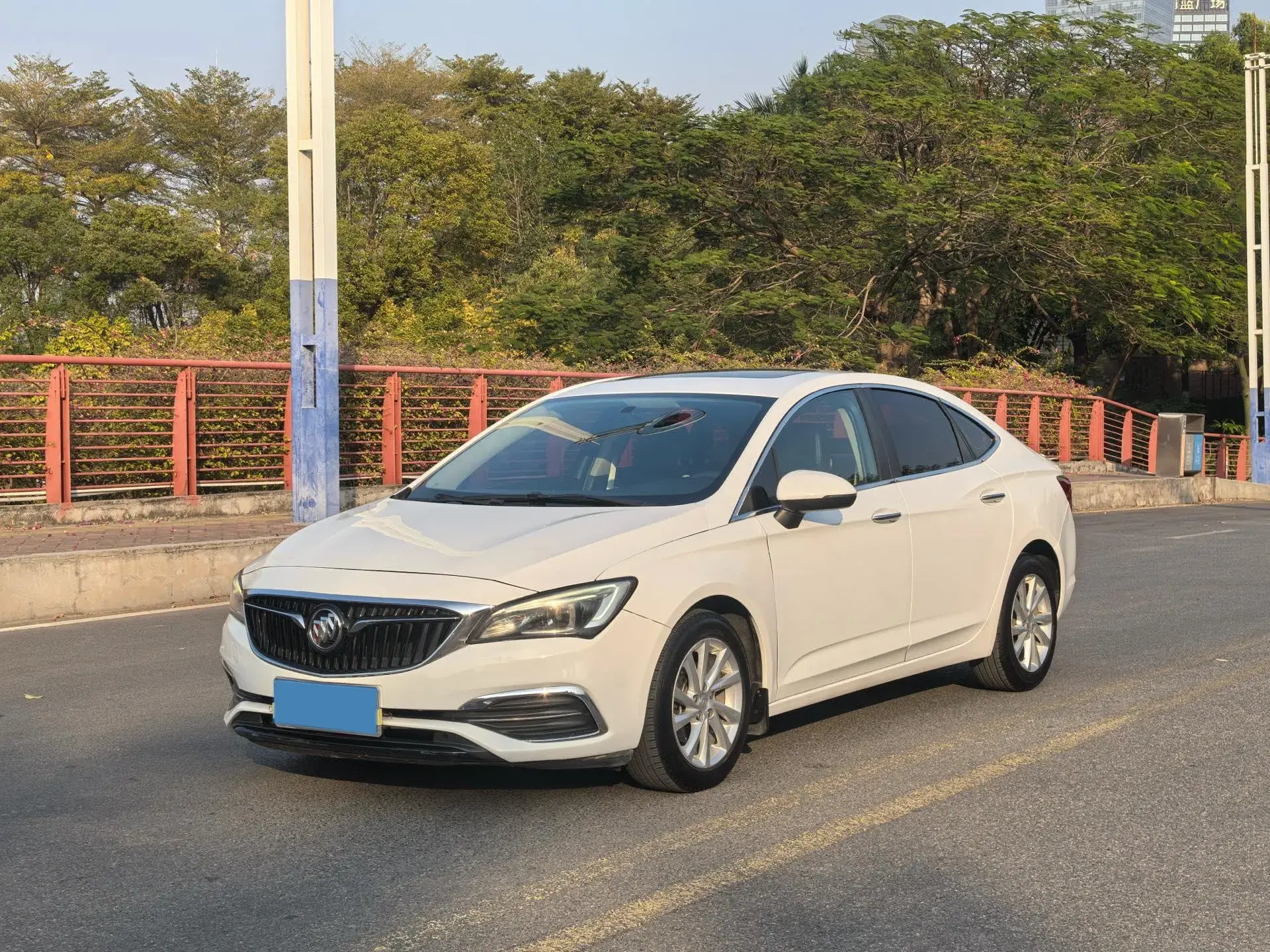 2019 BUICK GL6 view 1