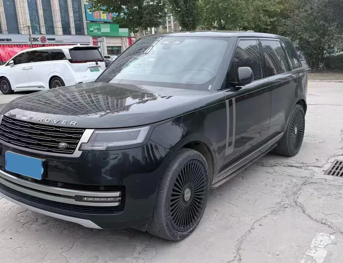 2023 LAND ROVER view 1