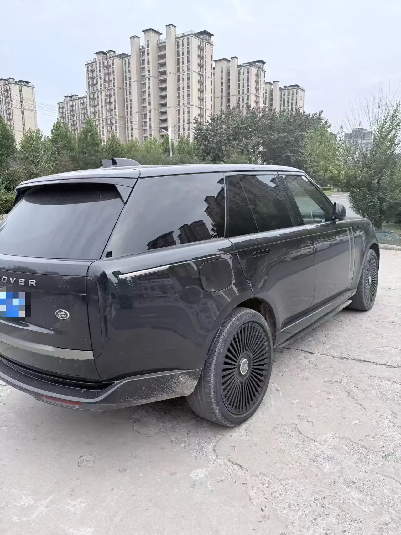 2023 LAND ROVER thumbnail 3