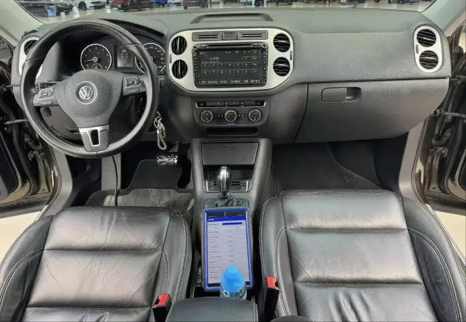 2017 VOLKSWAGEN TIGUAN thumbnail 4