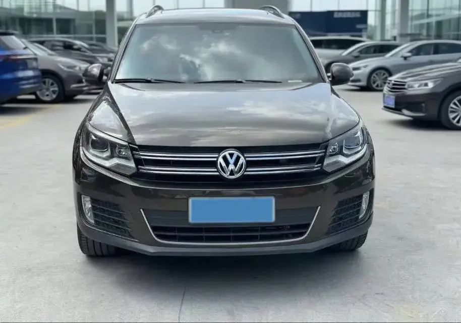 2017 VOLKSWAGEN TIGUAN thumbnail 2