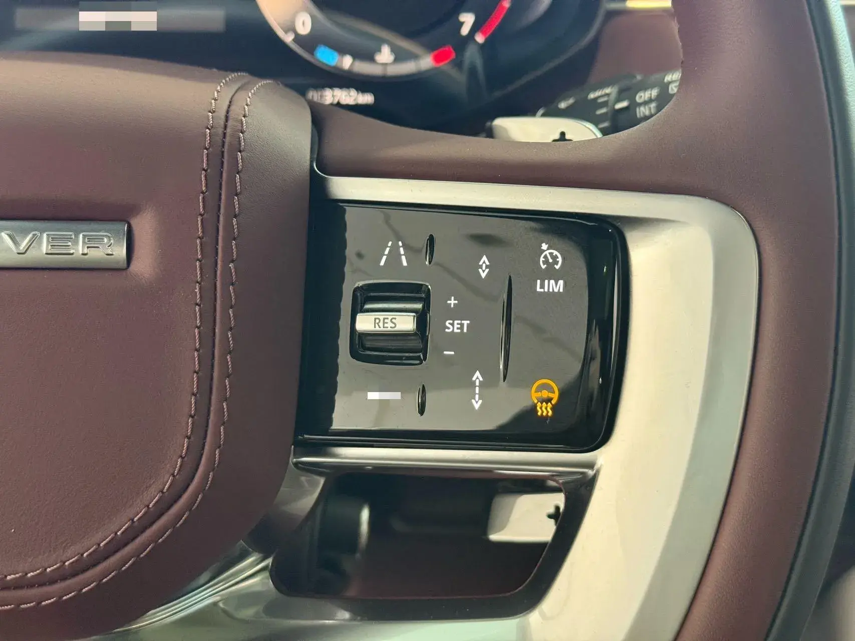 2025 LAND ROVER thumbnail 3