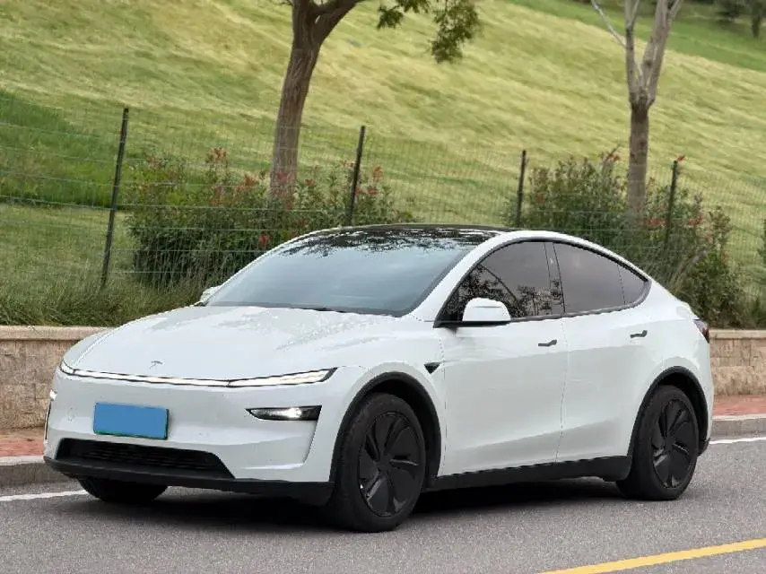2025 Tesla Model Y BEV 62.5KWH